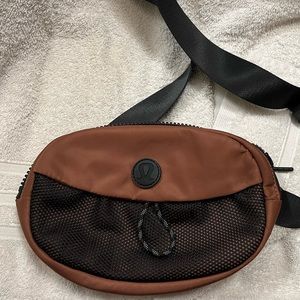 COPY - lululemon belt bag